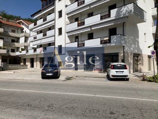 Immobile commerciale in Vendita a Ascoli Piceno, 430'000€, 330 m²