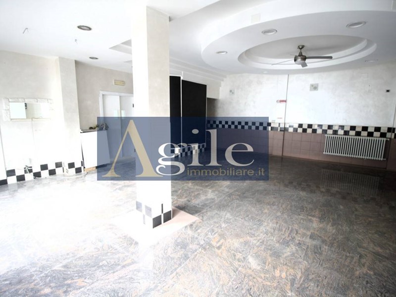 Immobile commerciale in Vendita a Spinetoli, 75'000€, 100 m²