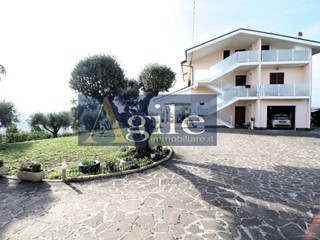 Villa in Vendita a Monteprandone, 325'000€, 330 m²