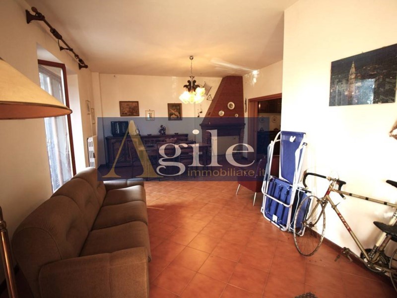 Casa Indipendente in Vendita a Castorano, 235'000€, 183 m²