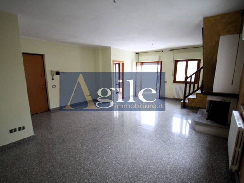 Appartamento in Vendita a Ascoli Piceno, 115'000&euro;, 156 m²