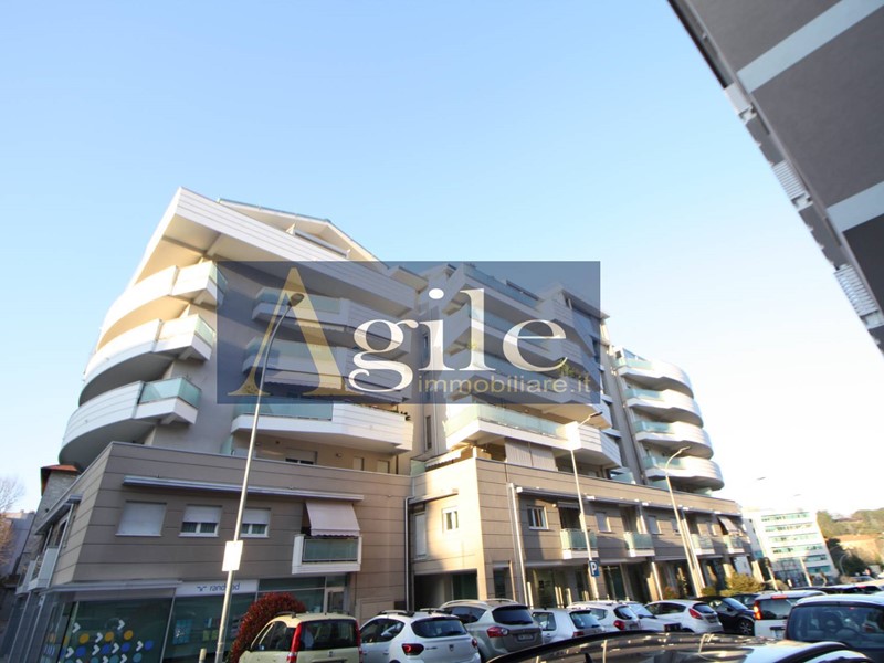 Appartamento in Vendita a Ascoli Piceno, 605'000€, 163 m²
