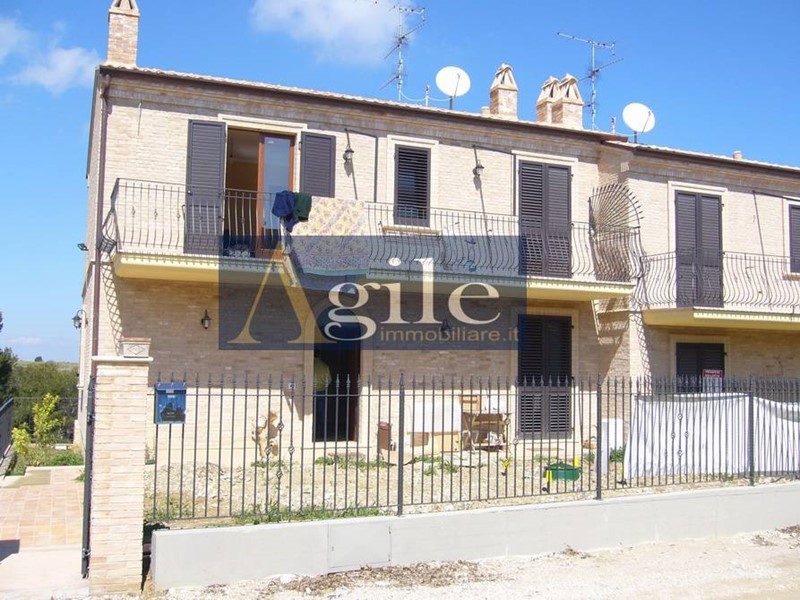 Villa in Vendita a Ripatransone, 200'000€, 225 m²
