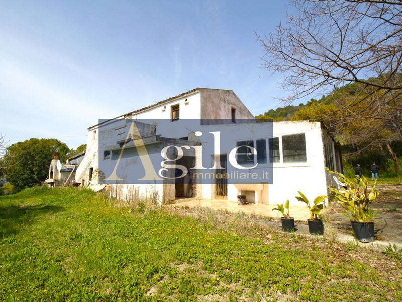 Rustico in Vendita a Monteprandone, 230'000€, 350 m²