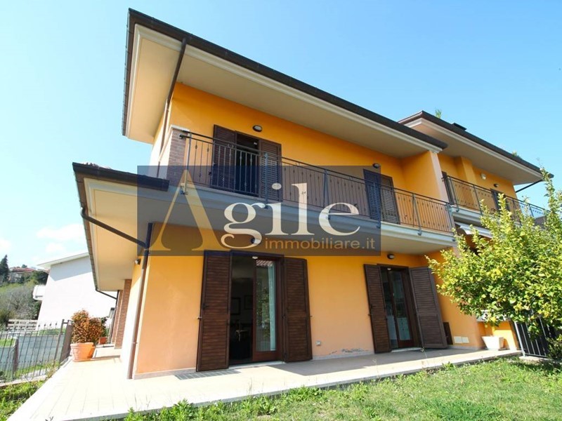 Villetta a schiera in Vendita a Colli del Tronto, 380'000€, 279 m²