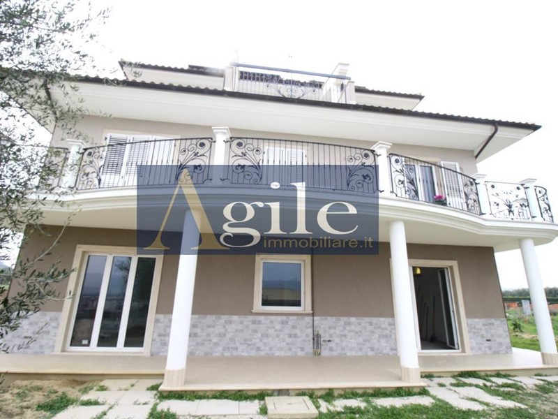 Villa in Vendita a Monsampolo del Tronto, 550'000€, 500 m²