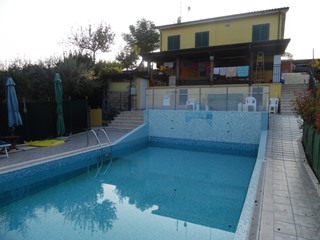Villa in Vendita a Monsampolo del Tronto, 335'000€, 360 m²
