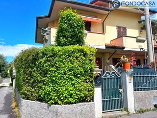 Casa Semi Indipendente in Vendita a Montignoso, 269'000€, 110 m²