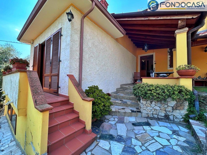 Villa in Vendita a Pietrasanta, 760'000€, 280 m²