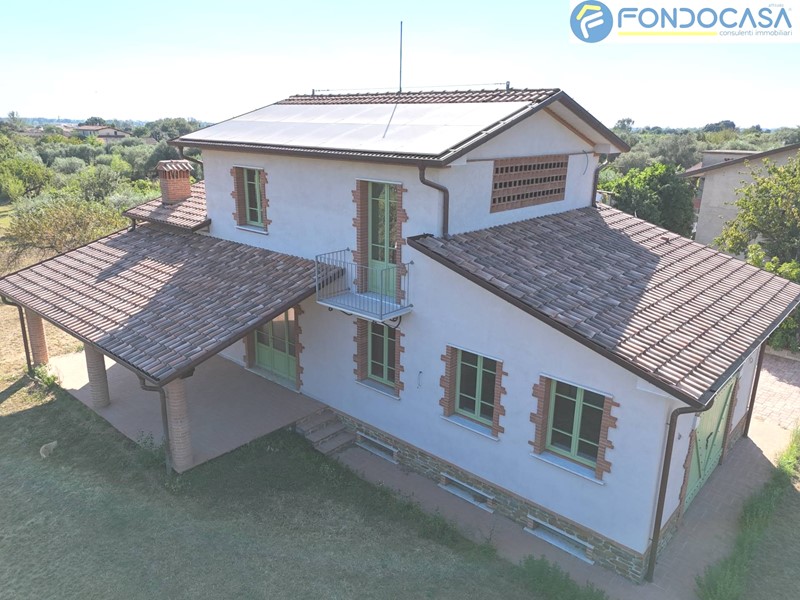 Villa in Vendita a Pietrasanta, 985'000€, 320 m²