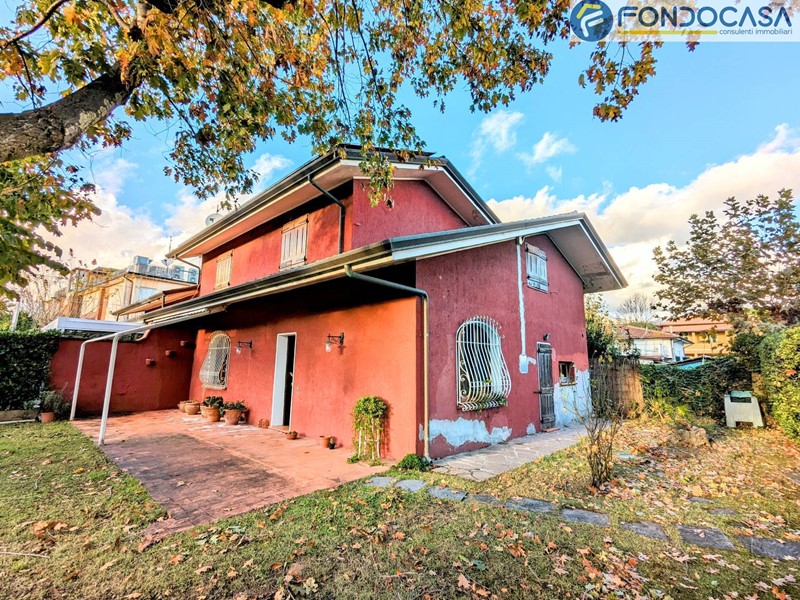 Villa in Vendita a Forte dei Marmi, 1'400'000€, 150 m²