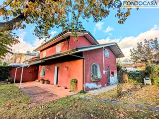 Villa in Vendita a Forte dei Marmi, 1'400'000€, 150 m²