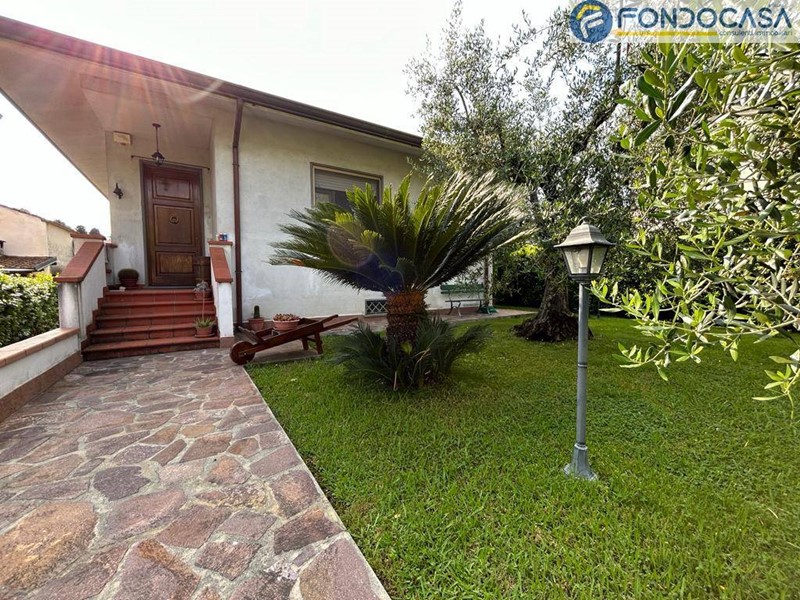 Villa in Vendita a Massarosa, 449'000€, 155 m²