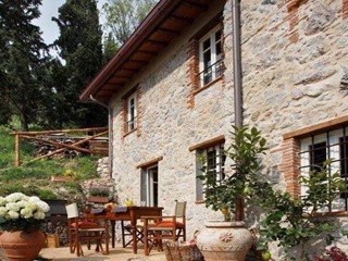 Rustico in Vendita a Camaiore, 950'000&euro;, 285 m²