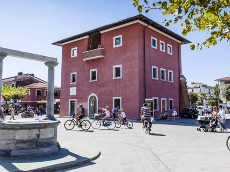 Attività commerciale in Vendita a Pietrasanta, 550'000€, 170 m²