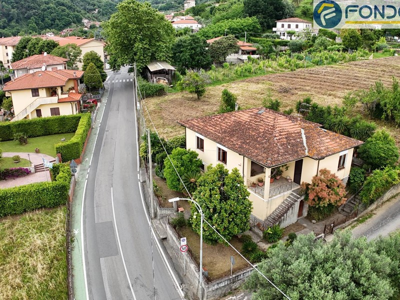 Villa in Vendita a Pietrasanta, 480'000€, 150 m²