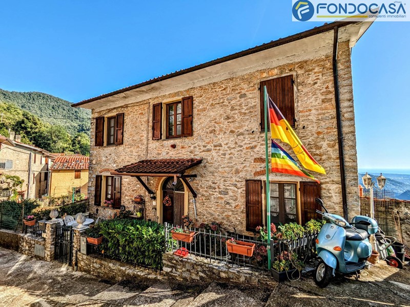 Casa Indipendente in Vendita a Seravezza, 249'000&euro;, 100 m²