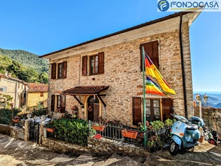 Casa Indipendente in Vendita a Seravezza, 249'000&euro;, 100 m²