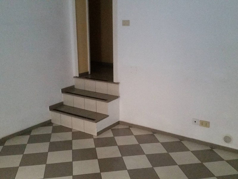 Attività commerciale in Affitto a Pisa, 650€, 45 m²