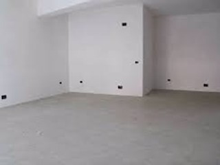 Attività commerciale in Affitto a Pisa, 550€, 27 m²