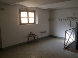 Attività commerciale in Affitto a Pisa, 900€, 100 m²
