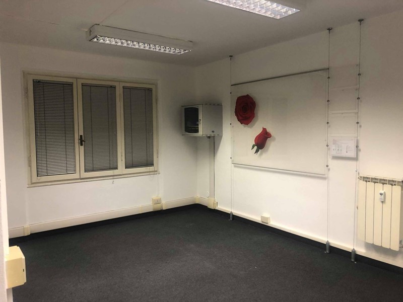Ufficio in Affitto a Pisa, 650€, 75 m²