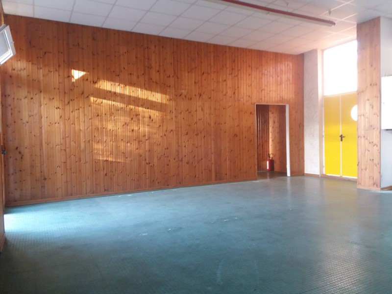 Attività commerciale in Affitto a San Giuliano Terme, 900€, 120 m²