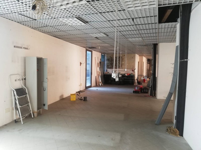 Attività commerciale in Affitto a Pisa, 12'000€, 1200 m²