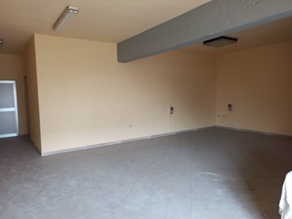 Attività commerciale in Affitto a San Giuliano Terme, 1'600€, 120 m²
