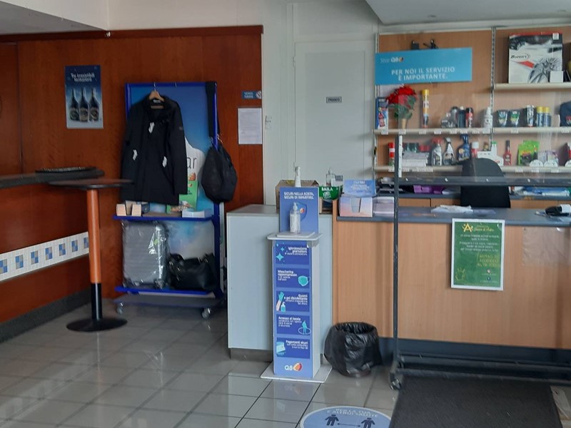 Attività commerciale in Affitto a San Giuliano Terme, 650€, 80 m²