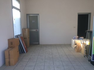 Attività commerciale in Affitto a Cascina, 650€, 40 m²