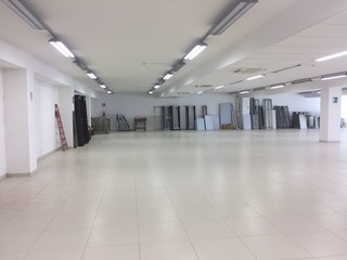 Attività commerciale in Affitto a Cascina, 9'500€, 900 m²
