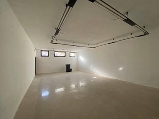 Attività commerciale in Affitto a Cascina, 1'200€, 150 m²