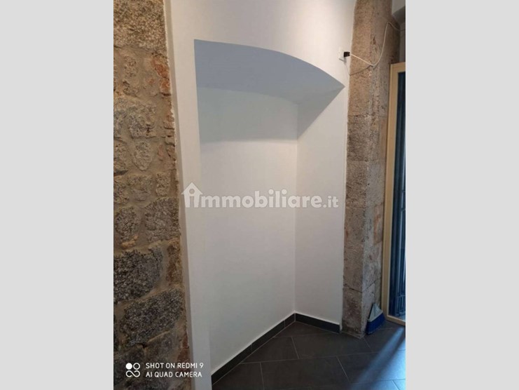 Attività commerciale in Affitto a Pisa, 300€, 11 m²