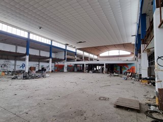 Attività commerciale in Affitto a Pisa, 20'000€, 3600 m²