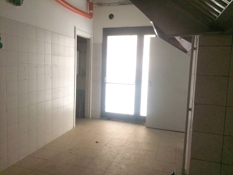 Attività commerciale in Affitto a Pisa, 1'000€, 35 m²