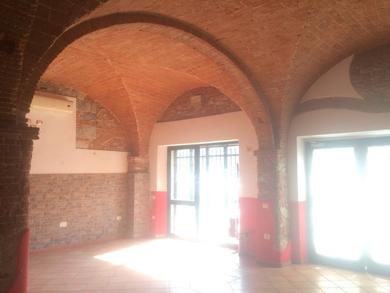 Attività commerciale in Affitto a Pisa, 1'000€, 70 m²