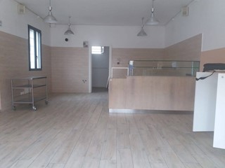 Attività commerciale in Affitto a San Giuliano Terme, 700€, 67 m²