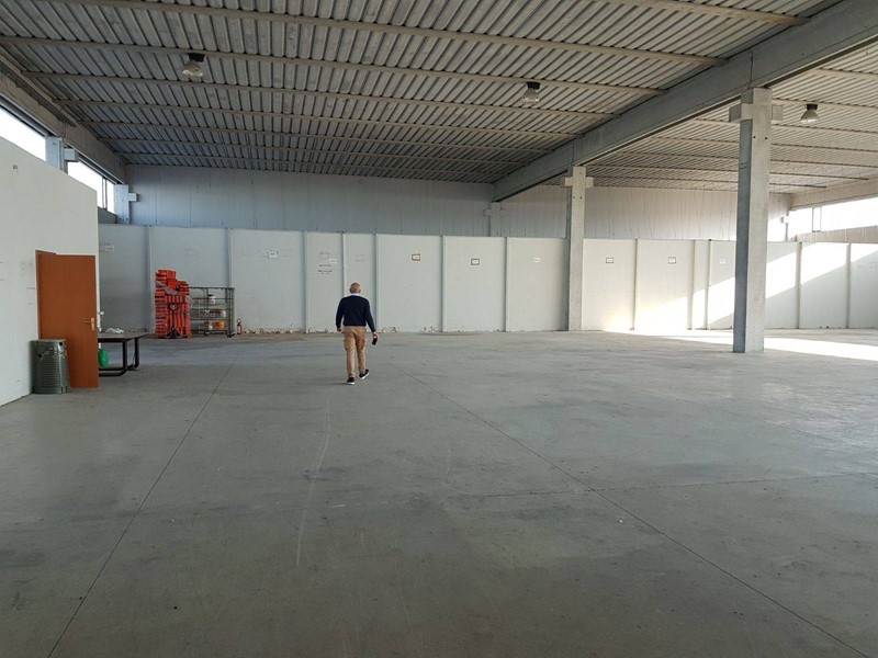 Attività commerciale in Affitto a Pisa, 6'000€, 600 m²