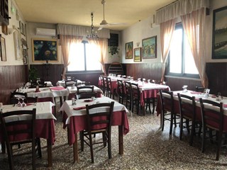 Attività commerciale in Vendita a San Giuliano Terme, 100'000€, 200 m²