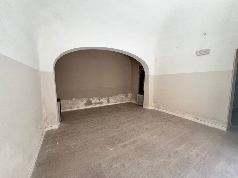 Attività commerciale in Affitto a Pisa, 700€, 50 m²
