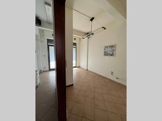 Attività commerciale in Affitto a Pisa, 600€, 50 m²