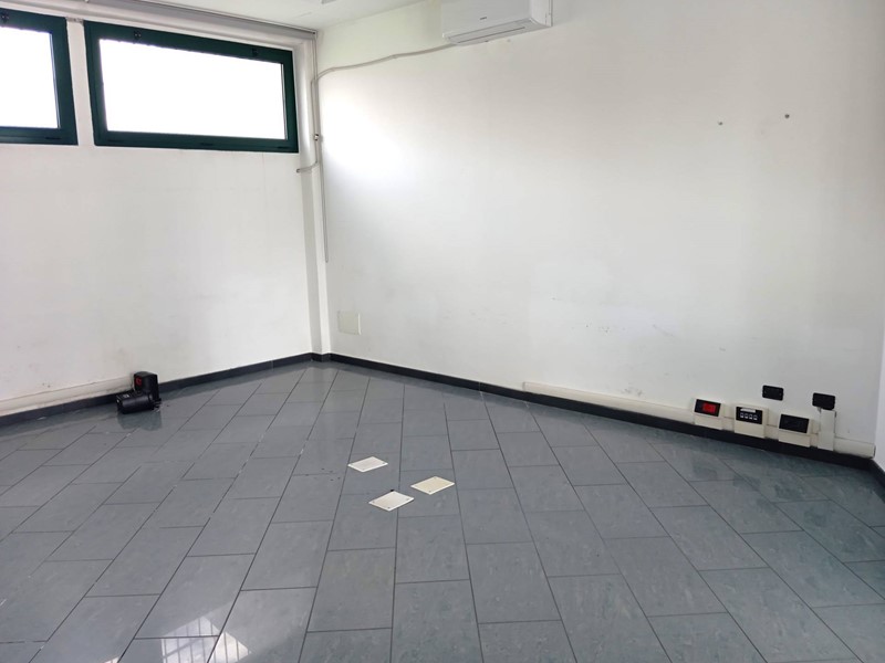Attività commerciale in Affitto a Pisa, 3'500&euro;, 215 m²
