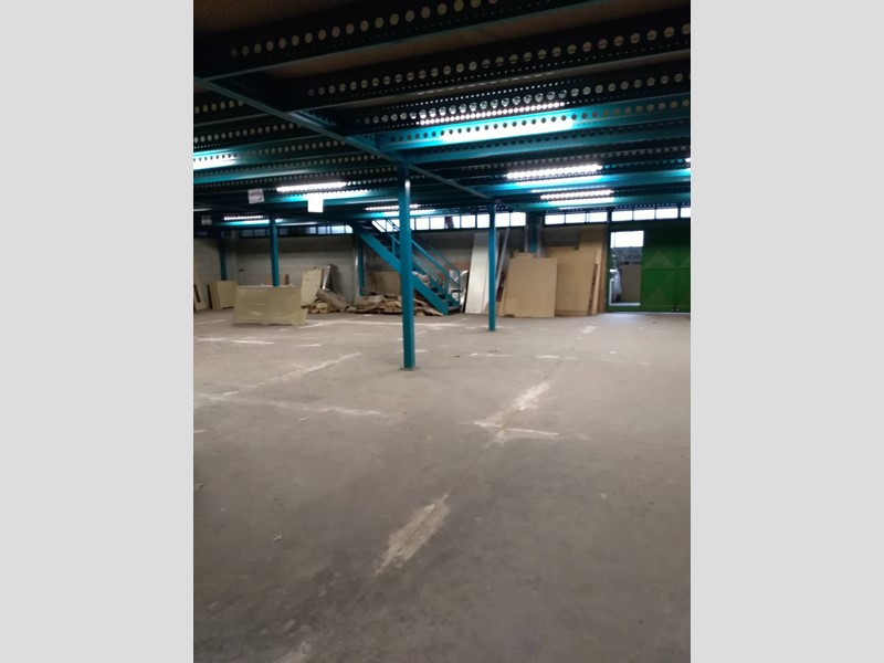 Capannone in Vendita a Calci, 1'100'000€, 3820 m²