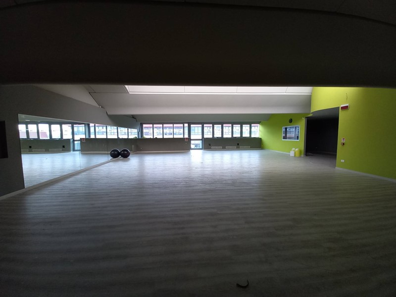 Attività commerciale in Affitto a Pisa, 6'250€, 500 m²