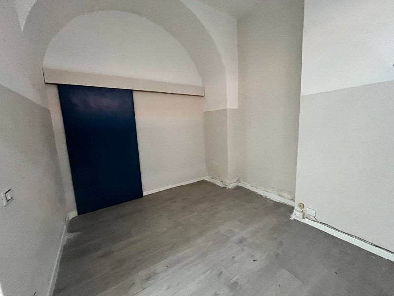 Attività commerciale in Affitto a Pisa, 400€, 14 m²