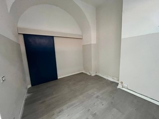 Attività commerciale in Affitto a Pisa, 400€, 14 m²