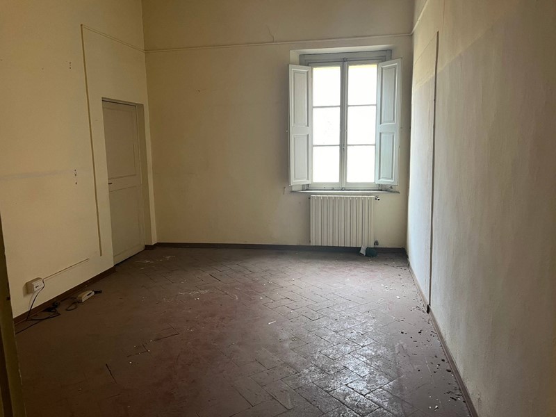 Casa Indipendente in Vendita a Cascina, 260'000€, 800 m²