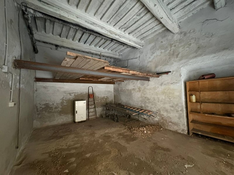 Attività commerciale in Affitto a Pisa, 500€, 30 m²