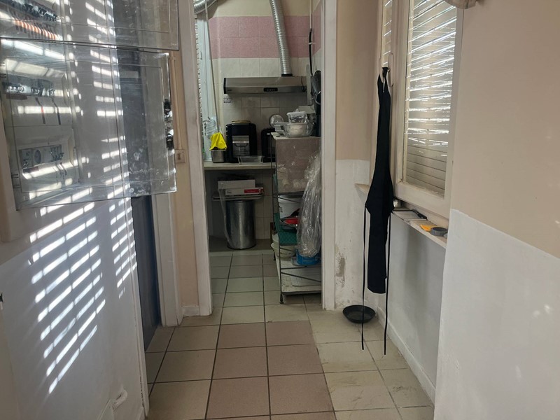 Attività commerciale in Vendita a Pisa, 180'000€, 100 m²